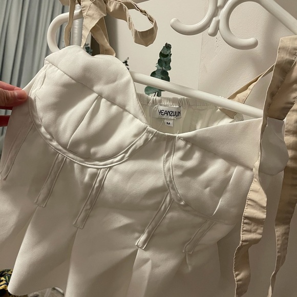 Trendy tank tops - Picture 2 of 3